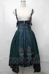 Ozz oneste / 魔法陣刺繍ベルトデザインジャンパースカート  グリーン S-25-08-18-1013-OO-OP-SA-ZI