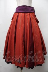 Ozz oneste / 椿刺繍プリーツ袴風スカート  オレンジｘ紫 S-25-08-18-1015-OO-SK-AS-ZS