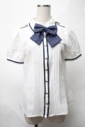 Amavel / Romantique Emblemチェックリボン&ネクタイブラウス  白ｘ青 S-25-08-21-1010-CA-BL-HR-ZS