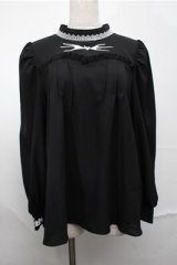 axes femme POETIQUE / ナイトメアー・ビフォア・クリスマス 刺繍ブラウス  黒 S-25-08-25-019-AX-BL-AS-ZS