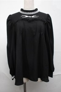 axes femme POETIQUE / ナイトメアー・ビフォア・クリスマス 刺繍ブラウス  黒 S-25-08-25-019-AX-BL-AS-ZS