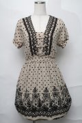 axes femme / フロッキープリントワンピース  ベージュ S-25-08-27-049-AX-TO-AS-ZS