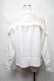 画像2: NieR Clothing / リボンタイ付きレース切替ブラウス  白 S-25-08-28-001-PU-BL-HR-ZS (2)