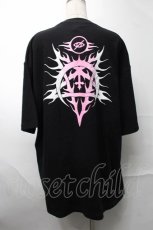 画像2: KRY CLOTHING / 「悲哀感」5分袖BIGTシャツ  黒ｘピンク S-25-08-28-010-EL-TS-HR-ZT366 (2)
