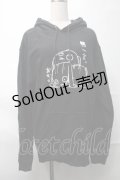 NieR Clothing / プリントフード付きプルオーバー  黒 S-25-08-28-017-PU-TO-HR-ZI