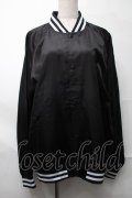NieR Clothing / プリントナイロンスタジャン  黒 S-25-08-28-028-PU-JA-HR-ZS