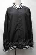NieR Clothing / プリントナイロンスタジャン  黒 S-25-08-28-029-PU-JA-HR-ZS