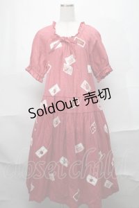 PINK HOUSE / PINK HOUSE×HELLO KITTY ネームワッペン使いワンピース  赤 S-25-08-29-050-LO-OP-HR-ZS