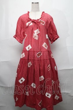 画像1: PINK HOUSE / PINK HOUSE×HELLO KITTY ネームワッペン使いワンピース  赤 S-25-08-29-050-LO-OP-HR-ZS