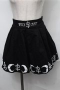 NieR Clothing / プリントフレアスカート  黒 S-25-08-31-052-PU-SK-AS-ZS
