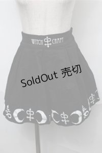 NieR Clothing / プリントフレアスカート  黒 S-25-08-31-052-PU-SK-AS-ZS