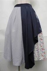 axes femme / スカーフ風花柄切替スカート  紺ｘ白 S-25-08-31-053-AX-SK-AS-ZS