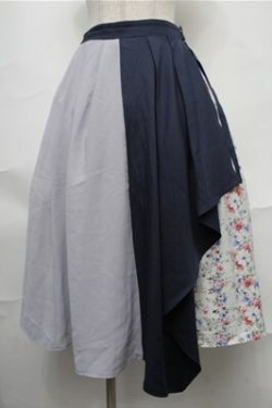 画像1: axes femme / スカーフ風花柄切替スカート  紺ｘ白 S-25-08-31-053-AX-SK-AS-ZS