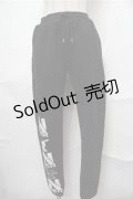 NieR Clothing / プリントスウェットパンツ  黒 S-25-08-31-059-PU-PA-HR-ZY