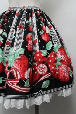 画像3: Angelic Pretty / 摘みたていちごエプロン風スカート  黒 S-25-09-06-051-AP-SK-AS-ZS