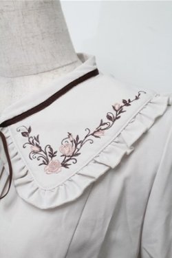 画像3: axes femme / ブーケ刺繍フリル襟ブラウス  ベージュ S-25-09-07-018-AX-BL-AS-ZS