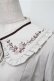 画像3: axes femme / ブーケ刺繍フリル襟ブラウス  ベージュ S-25-09-07-018-AX-BL-AS-ZS (3)