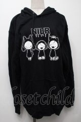 NieR Clothing / プリントフードプルパーカー  黒 S-25-09-10-039-PU-TO-HR-ZS
