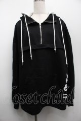 NieR Clothing / プリントフード重ねプルオーバー  黒ｘ白 S-25-09-11-036-PU-TO-HR-ZI