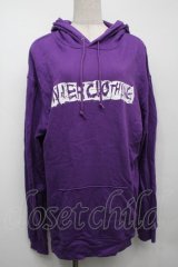 NieR Clothing / プリントフードプルパーカー  紫 S-25-09-13-018-PU-TO-HR-ZI