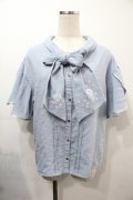 axes femme / 夏の星空刺繍ボウタイブラウス  サックス S-25-09-15-026-AX-BL-HR-ZS