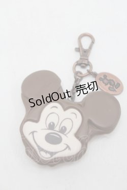 画像1: Q-pot. / ミッキーマウス/チョコケーキバッグチャーム  ブラウン S-25-10-07-019-QP-ZA-HR-ZS