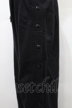 画像4: KRY CLOTHING / 刺繍サイドボタンスウェットパンツ  黒 S-25-10-10-060-EL-PA-HR-ZS