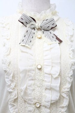画像3: axes femme / リボンブローチ付きブラウス風プルオーバー  アイボリー S-25-10-11-053-AX-TO-HR-ZS
