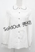 YUYAスロープ / 襟花デザインブラウス  白 S-25-10-14-001-EL-TO-HR-ZS