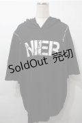 NieR Clothing / プリント半袖ZIPパーカー  黒 S-25-10-17-044-PU-TO-HR-ZS