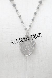 Sheglit / "Ulysses"オーバルメダルネックレス  黒 S-25-10-29-014-EL-AC-HR-ZS