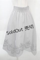 axes femme / 裾刺繍イレヘムスカート  グレー S-25-10-31-050-AX-SK-AS-ZS