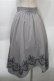 画像2: axes femme / 裾刺繍イレヘムスカート  グレー S-25-10-31-050-AX-SK-AS-ZS (2)