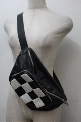 Candy Stripper / ボディバッグ  黒ｘ白 S-25-10-31-020-PU-CO-AS-ZS