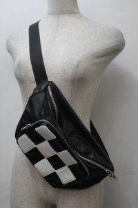 Candy Stripper / ボディバッグ  黒ｘ白 S-25-10-31-020-PU-CO-AS-ZS