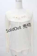 axes femme / 胸元ビジュー付きプルオーバー  キナリ S-25-11-02-036-AX-TO-HR-ZS