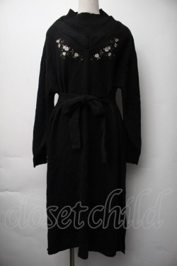画像1: axes femme / 刺繍入りレイヤード風ニットワンピース  黒 S-25-11-06-042-AX-OP-HR-ZS