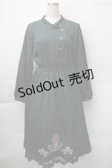 axes femme / フラワー刺繍連釦ワンピース  グリーン S-25-11-07-043-AX-OP-HR-ZS