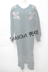 axes femme / フラワー刺繍ニットワンピース  グリーン S-25-11-14-046-AX-OP-HR-ZS