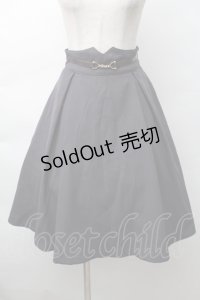 Fi.n.t / ビット使いタックフレアースカート  グレー S-25-11-14-055-CA-PA-HR-ZS
