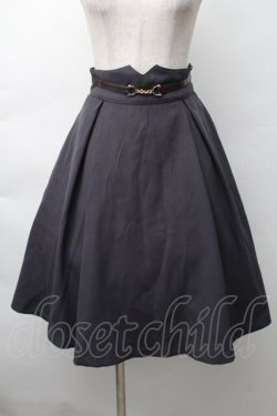 画像1: Fi.n.t / ビット使いタックフレアースカート  グレー S-25-11-14-055-CA-PA-HR-ZS