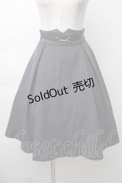 画像1: Fi.n.t / ビット使いタックフレアースカート  グレー S-25-11-14-055-CA-PA-HR-ZS