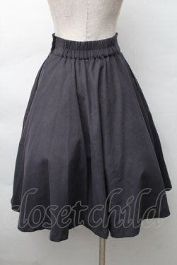 画像2: Fi.n.t / ビット使いタックフレアースカート  グレー S-25-11-14-055-CA-PA-HR-ZS