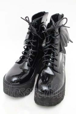 画像1: NieR Clothing / 羽根付きエナメル厚底ブーツ  黒 S-25-11-14-007-PU-SH-HR-ZS