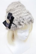 axes femme / カメオ付きファー帽子  グレー S-25-11-14-011-AX-TO-HR-ZS
