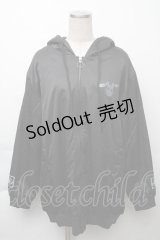 NieR Clothing / プリントブルゾンジャケット  黒 S-25-11-23-021-PU-JA-AS-ZS