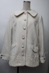 axes femme / 裾レースデザインハーフコート  アイボリー S-25-11-26-027-AX-CO-HR-ZS
