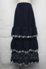 axes femme Nostalgic / 刺繍ティアードスカート  紺 S-25-11-30-053-LO-SK-HR-ZS