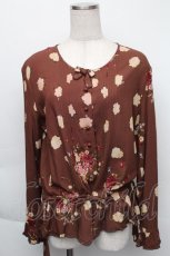 画像1: 【SALE】KETTY / カーネーション風プリントブラウス  ブラウンＸ白 S-25-12-01-019-EL-BL-SA-ZT167 (1)
