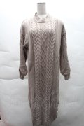 axes femme / 裾ボタンニットワンピース  ベージュ S-25-12-08-030-AX-OP-AS-ZS